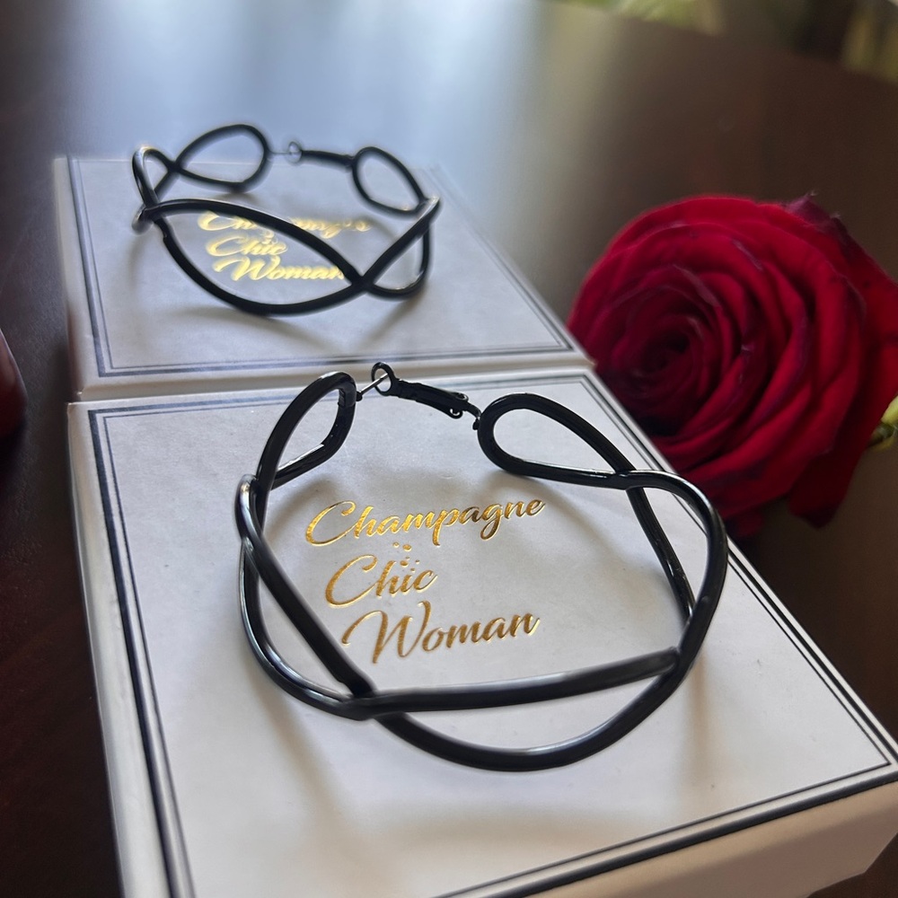🚨SOLD🚨 18k Black Infinity Hoop Earrings NEW